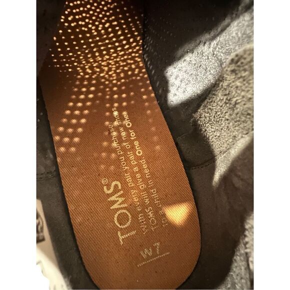 Tom’s perforated ankle bootie sz 7 grey women’s boots deia - Picture 7 of 10